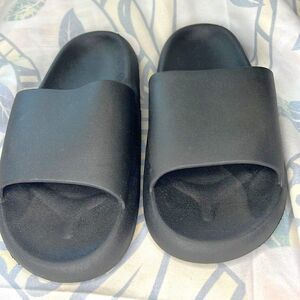 Unbranded Black EVA Soft Bottom Slide/Sandal Size 6-7-NWOT